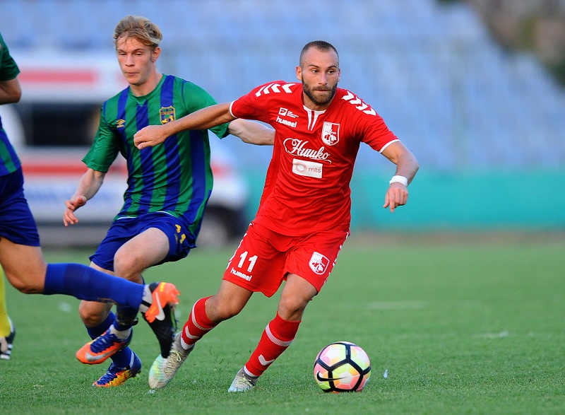 ПЕТ ГОЛОВА ЗА ПОЛУВРЕМЕ НА БАЊИЦИ: Рад прокоцкао 2:0, Арсић у финишу донео победу Радничком